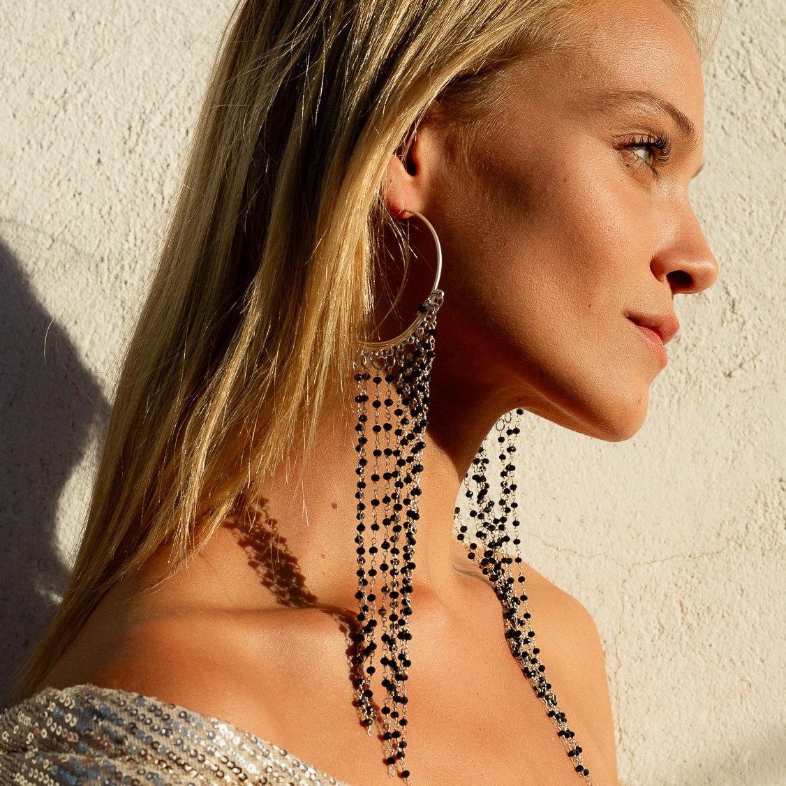 PENDIENTES XL PLATEADO CON TIRAS DE CRISTAL CHECO